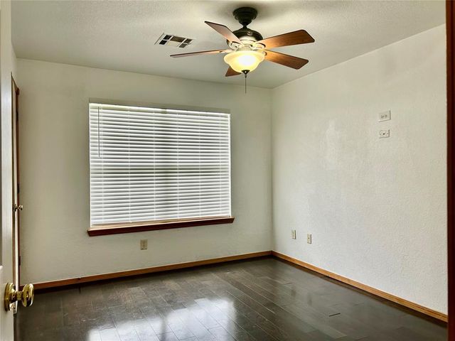 1044 NW 19th Street, Moore, OK 73160