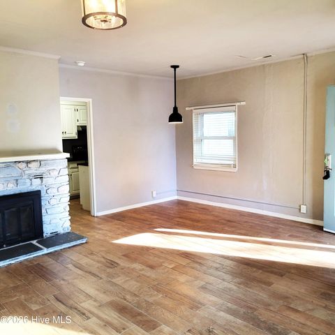 220 Country Club Circle, Southern Pines, NC 28387