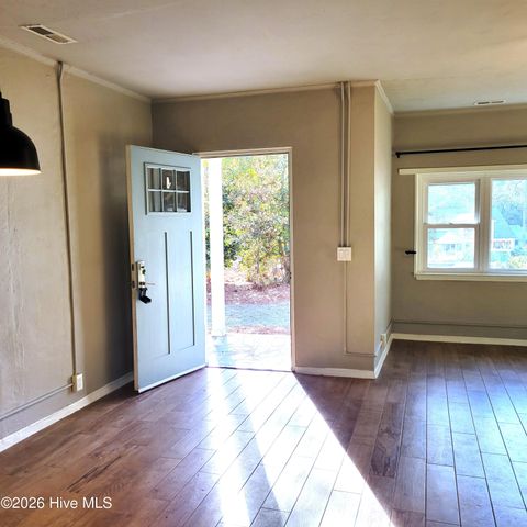 220 Country Club Circle, Southern Pines, NC 28387