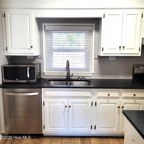 220 Country Club Circle, Southern Pines, NC 28387