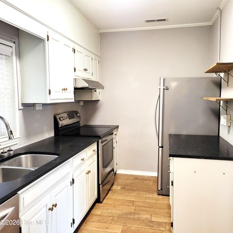 220 Country Club Circle, Southern Pines, NC 28387