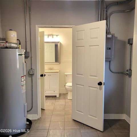 220 Country Club Circle, Southern Pines, NC 28387