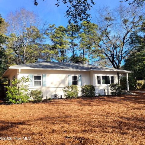220 Country Club Circle, Southern Pines, NC 28387