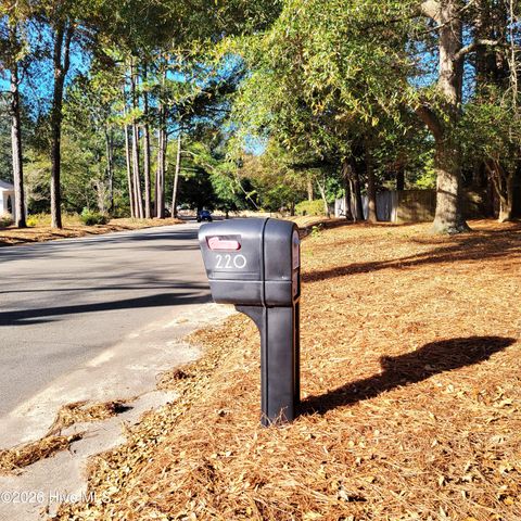 220 Country Club Circle, Southern Pines, NC 28387