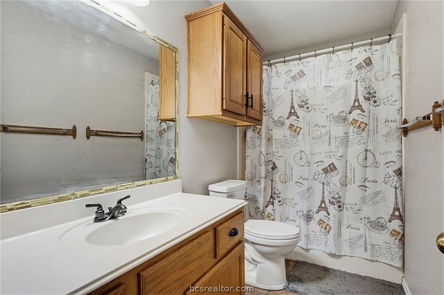 1211 Mullins Court, College Station, TX 77845