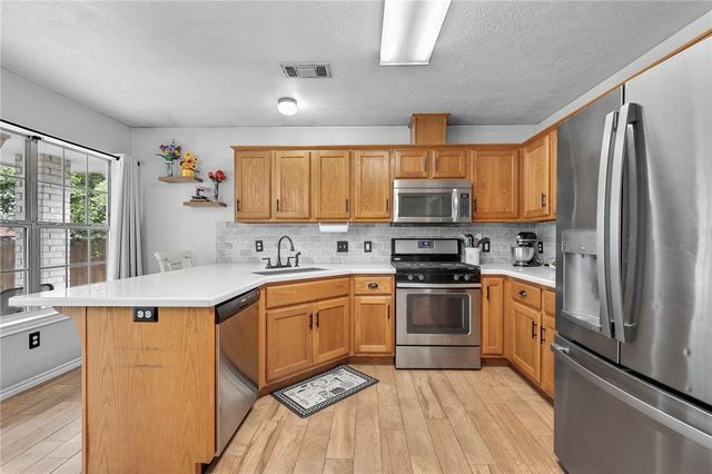 1211 Mullins Court, College Station, TX 77845