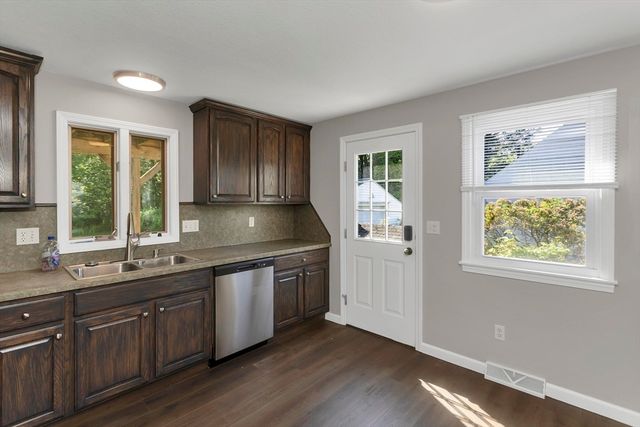 105 Mazarin St, Springfield, MA 01151