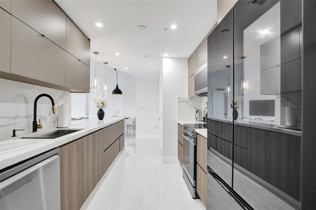 3000 NE 188th Street 402, Miami, FL 33180