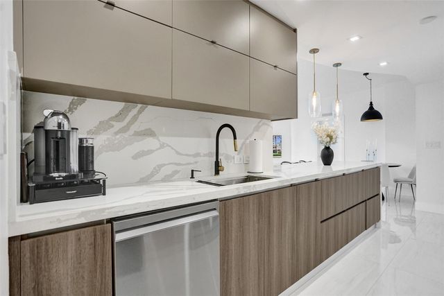 3000 NE 188th Street 402, Miami, FL 33180