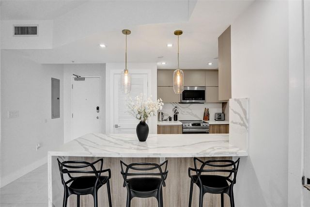 3000 NE 188th Street 402, Miami, FL 33180