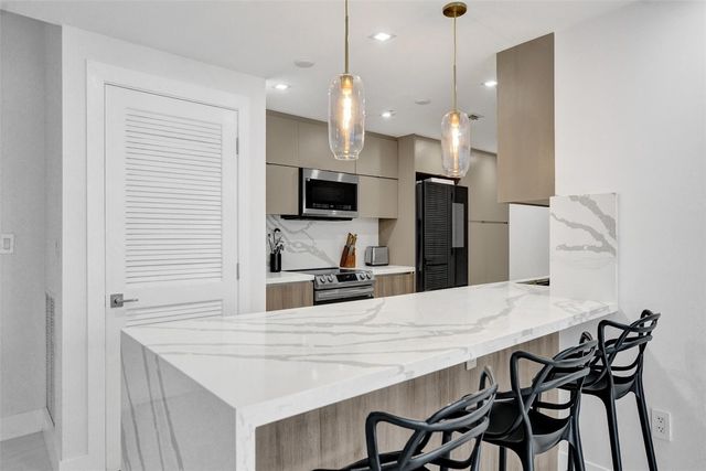 3000 NE 188th Street 402, Miami, FL 33180