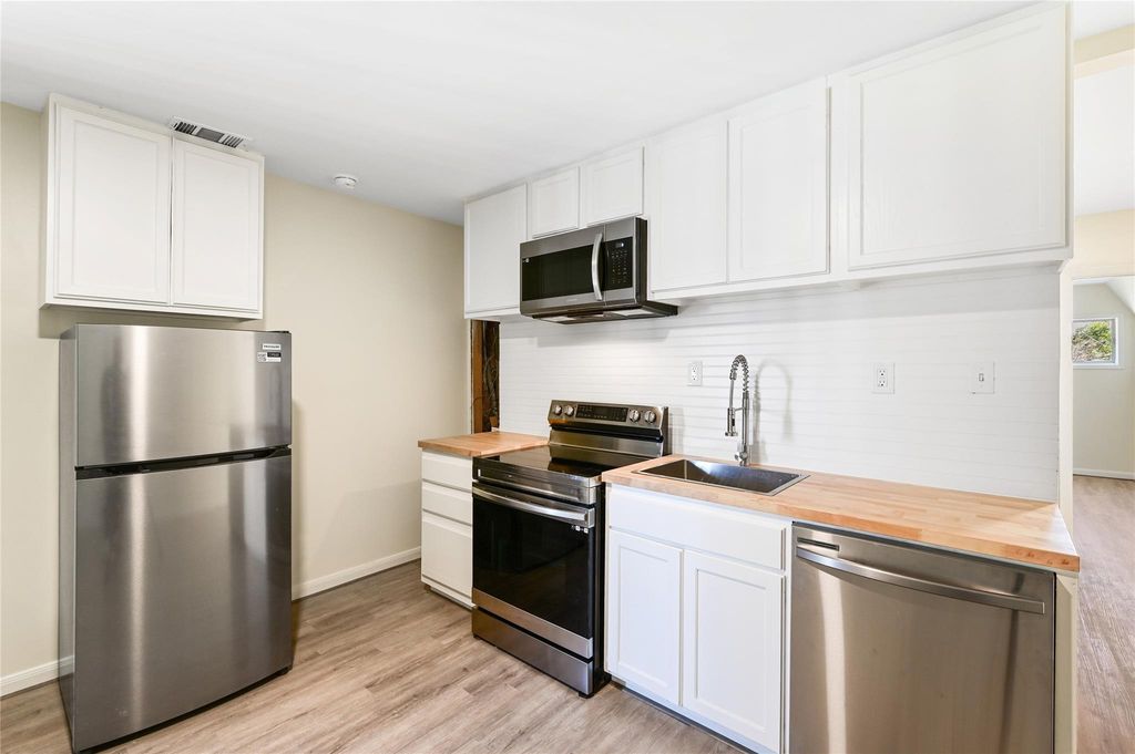 1011 W 10th Street 3, Houston, TX 77008