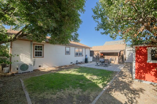 4708 E Hogan Ln, Lodi, CA 95240