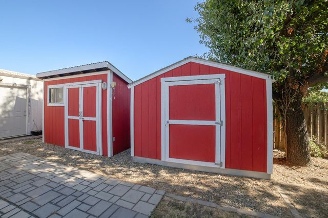 4708 E Hogan Ln, Lodi, CA 95240