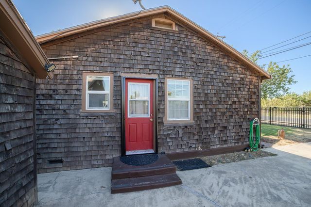 4708 E Hogan Ln, Lodi, CA 95240
