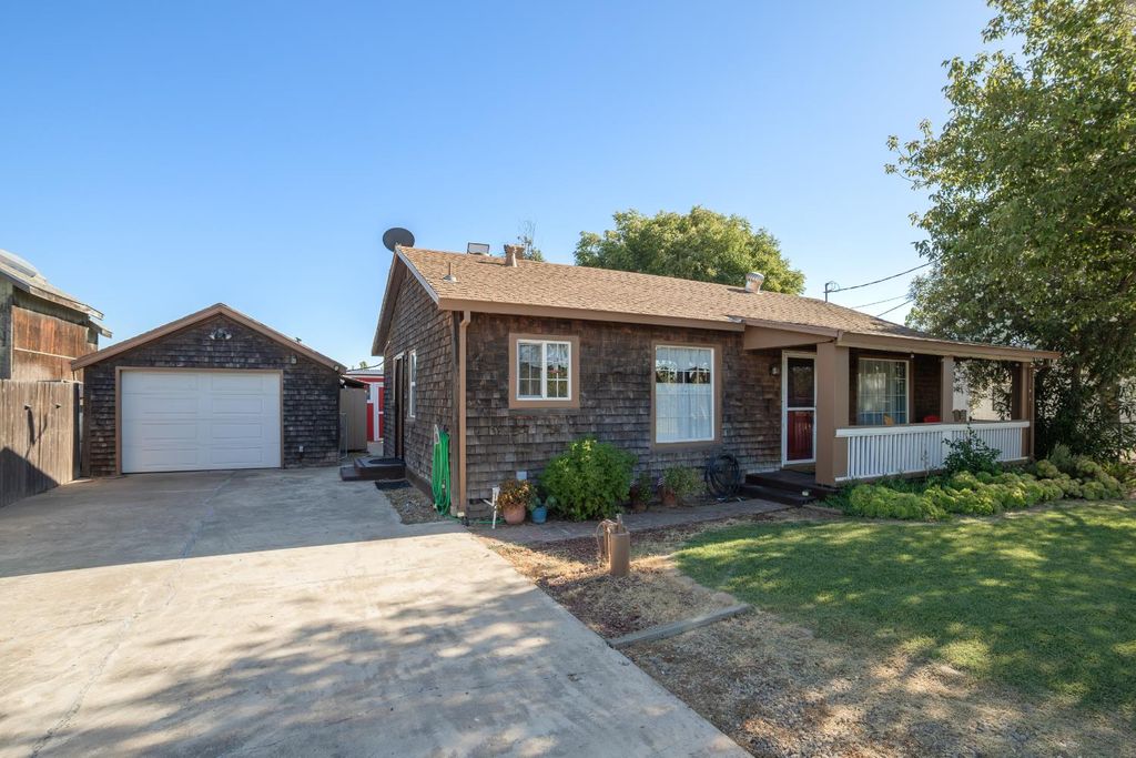 4708 E Hogan Ln, Lodi, CA 95240