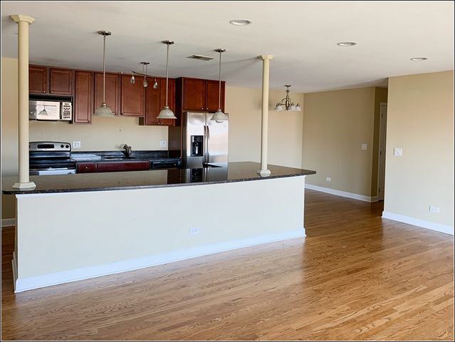 9601 Golf Road 401, Des Plaines, IL 60016