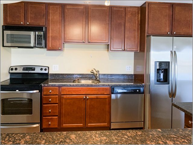 9601 Golf Road 401, Des Plaines, IL 60016