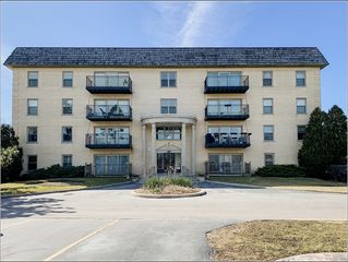 9601 Golf Road 401, Des Plaines, IL 60016