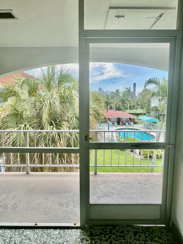 580 EGRET Drive 314, Hallandale Beach, FL 33009