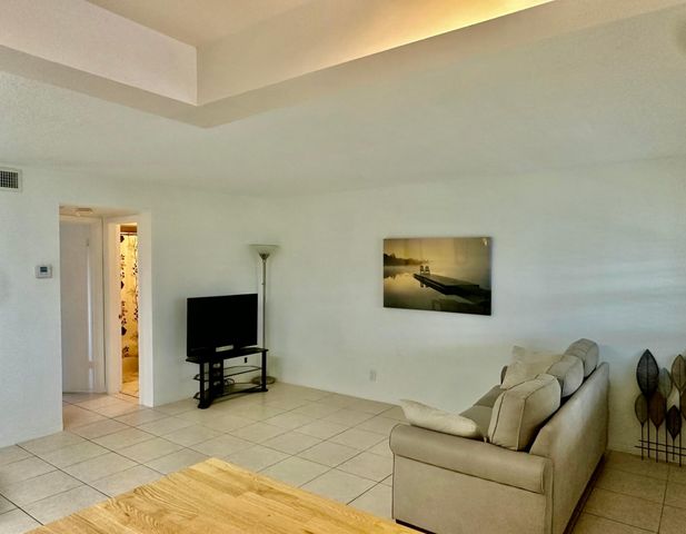 580 EGRET Drive 314, Hallandale Beach, FL 33009