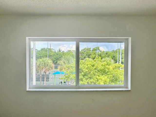 580 EGRET Drive 314, Hallandale Beach, FL 33009