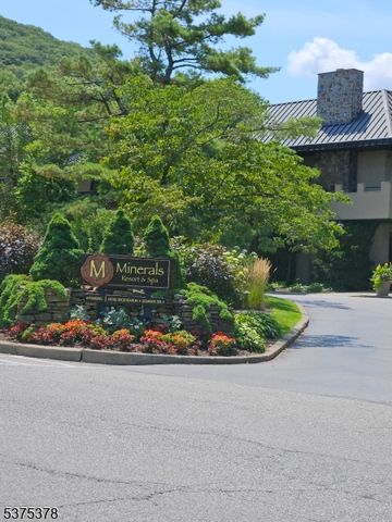 1 Davos Dr 1, Vernon Twp., NJ 07462