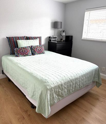 2715 NE 49th St 205, Fort Lauderdale, FL 33308