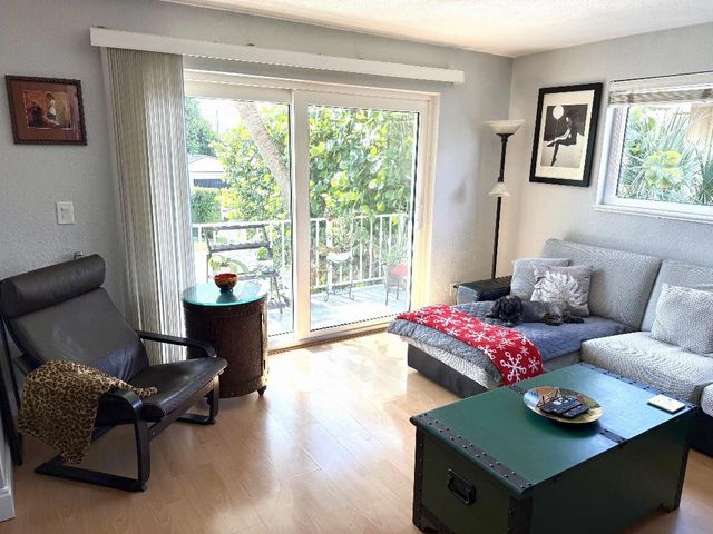 2715 NE 49th St 205, Fort Lauderdale, FL 33308