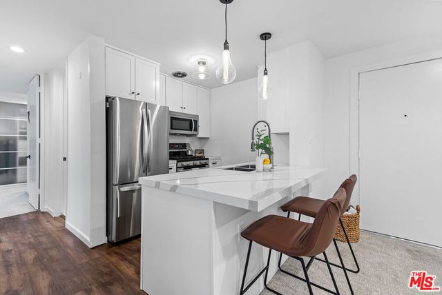 6375 Green Valley Circle 206, Culver City, CA 90230