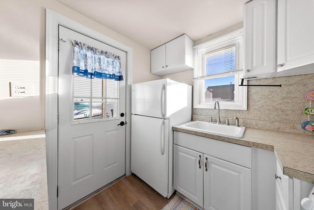 20 W 87TH ST, Long Beach Township, NJ 08008