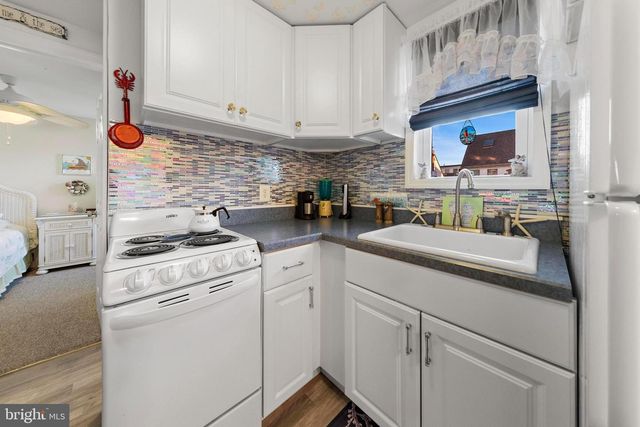 20 W 87TH ST, Long Beach Township, NJ 08008