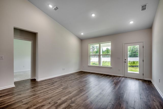124 Buckingham Dr, Conway, SC 29526