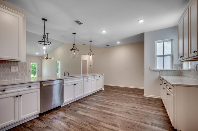 124 Buckingham Dr, Conway, SC 29526