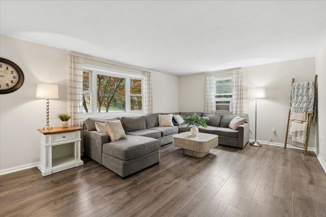 21 Nathaniel Drive, Amherst, NH 03031