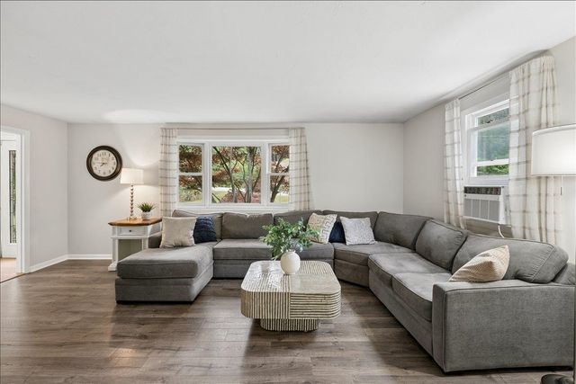 21 Nathaniel Drive, Amherst, NH 03031