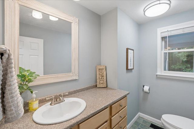 21 Nathaniel Drive, Amherst, NH 03031