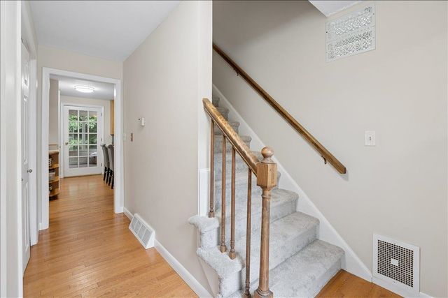 21 Nathaniel Drive, Amherst, NH 03031