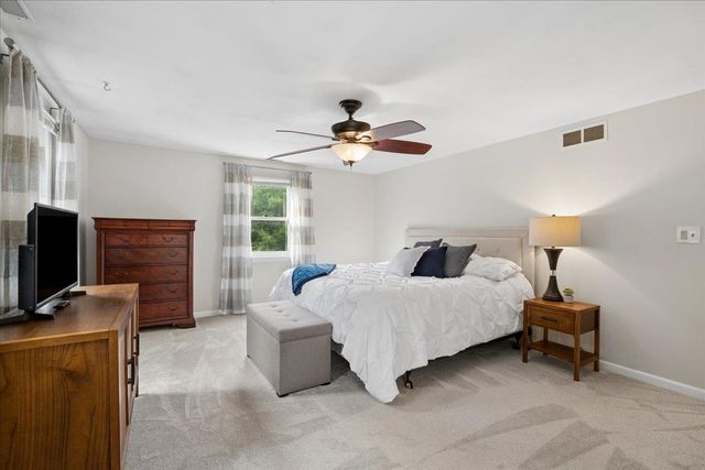 21 Nathaniel Drive, Amherst, NH 03031