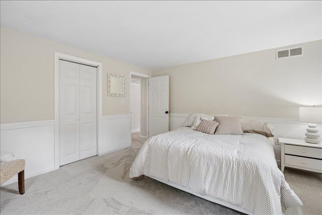 21 Nathaniel Drive, Amherst, NH 03031