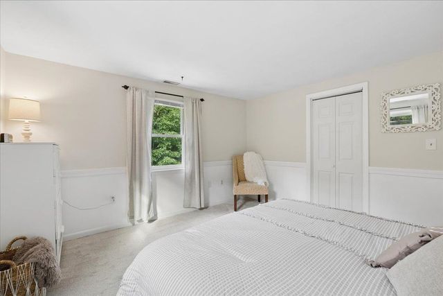 21 Nathaniel Drive, Amherst, NH 03031
