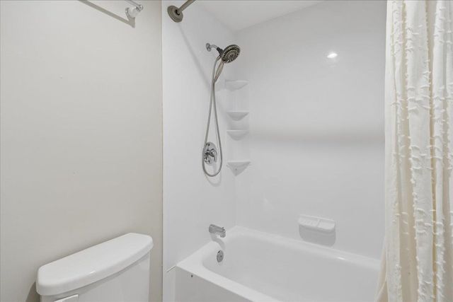 21 Nathaniel Drive, Amherst, NH 03031