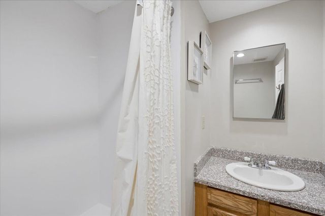 21 Nathaniel Drive, Amherst, NH 03031