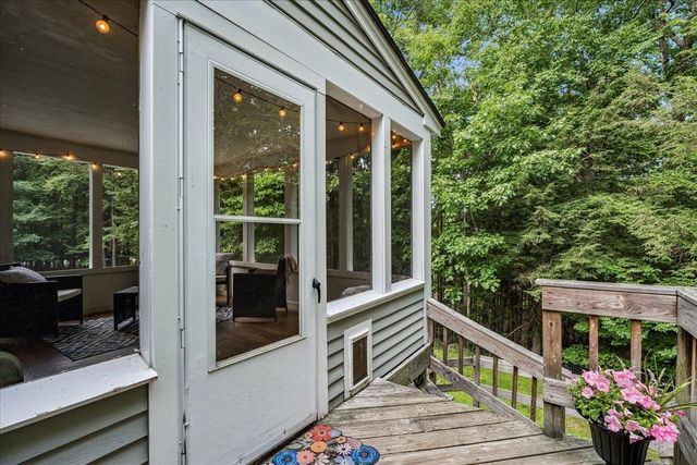 21 Nathaniel Drive, Amherst, NH 03031