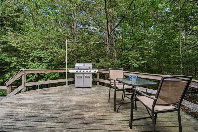 21 Nathaniel Drive, Amherst, NH 03031