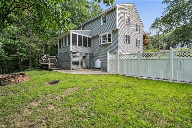 21 Nathaniel Drive, Amherst, NH 03031