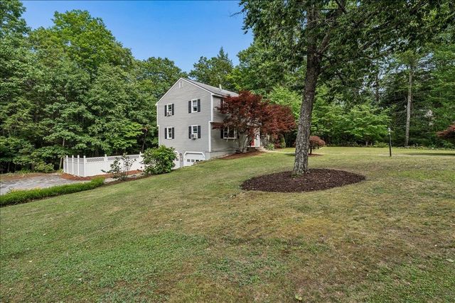 21 Nathaniel Drive, Amherst, NH 03031