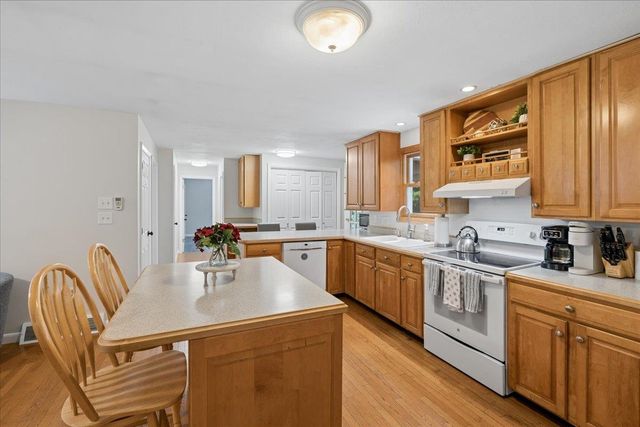 21 Nathaniel Drive, Amherst, NH 03031