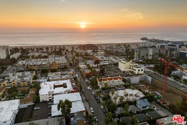 2002 4th Street 211, Santa Monica, CA 90405