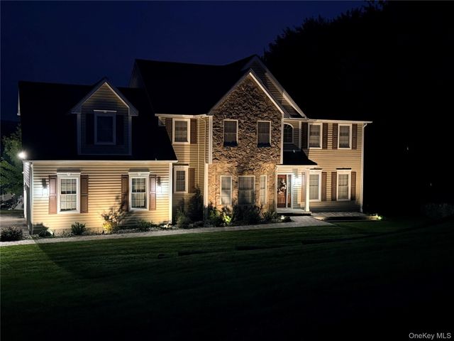 49 Harrisons Trail, Hopewell Junction, NY 12533